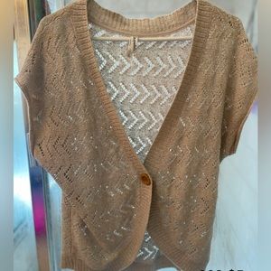 Knitted short sleeve cardigan